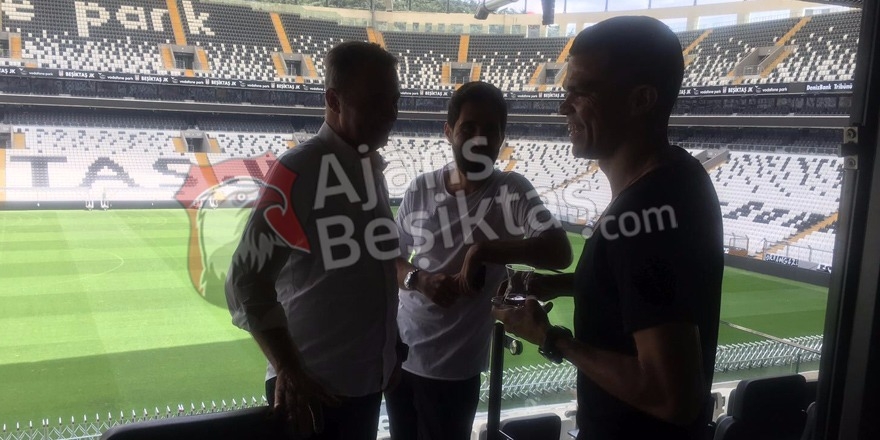 ÖZEL | Pepe, "cam bardakta çay" tutkunu çıktı! - Görsel 1