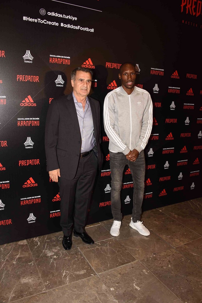 Beşiktaşlı ve G.Saraylı futbolcular, derbi öncesi bir araya geldi - Görsel 1