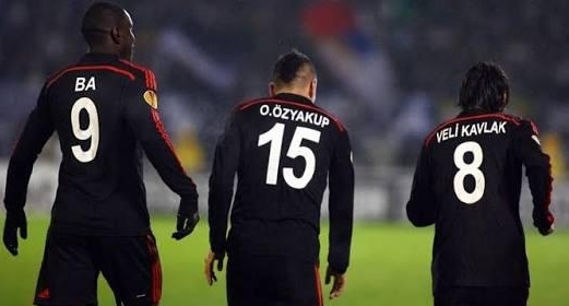 Beşiktaş’ta ikinci kez dalya diyen Oğuzhan @ozyakup’un geride kalan maçlardan unutulmaz fotoğrafları - Görsel 2