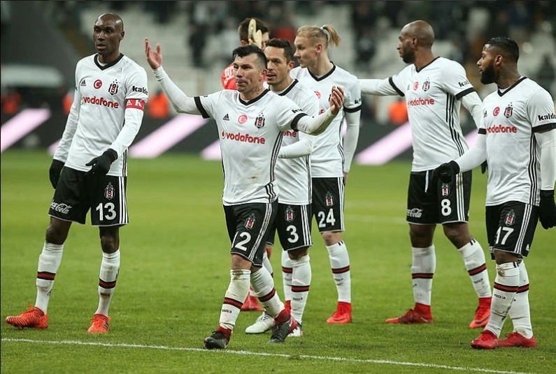 Maç sonu galibiyet üçlüsü Medel'den - Görsel 1