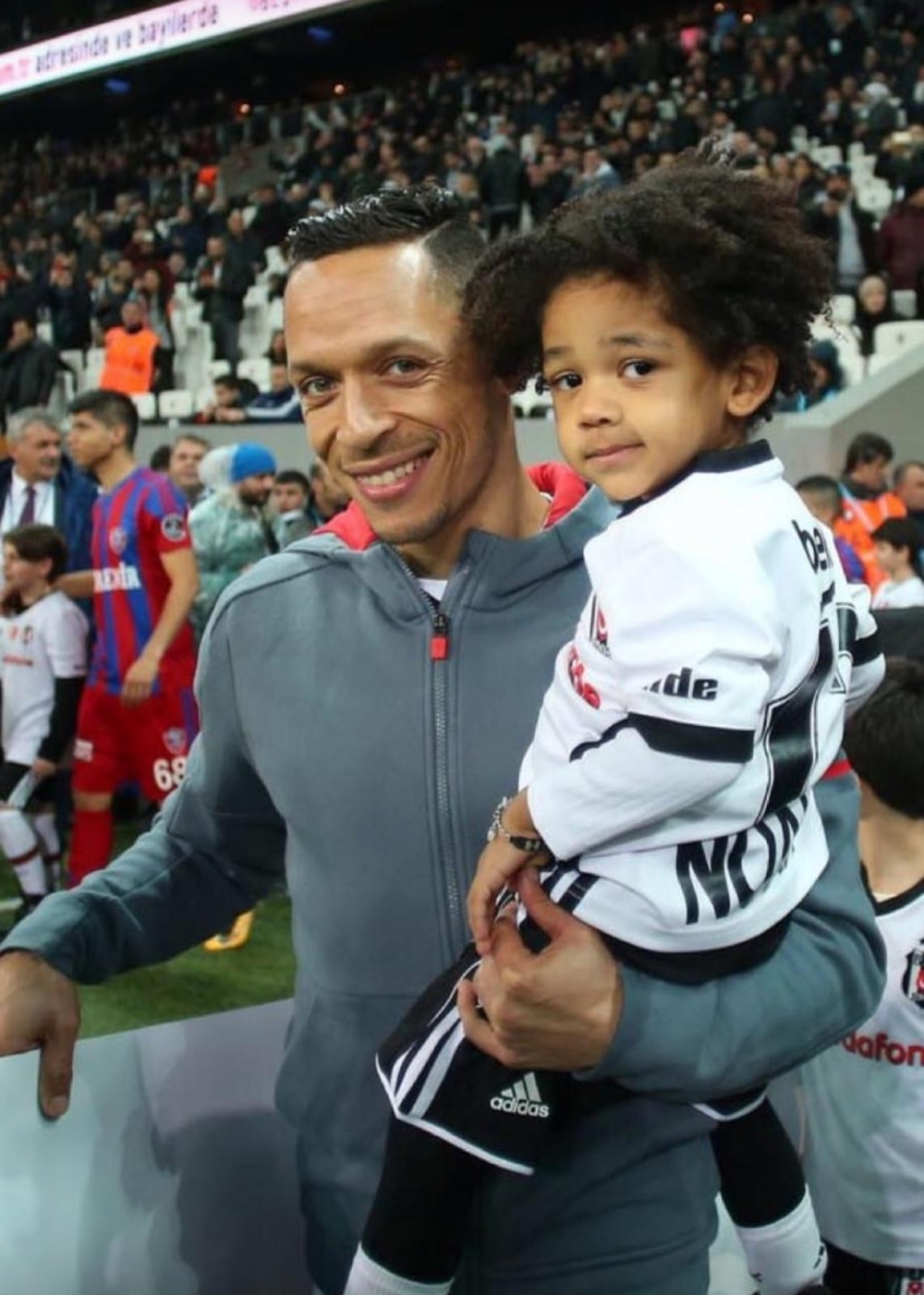 Noah ve Nava, Karabükspor maçında - Görsel 3