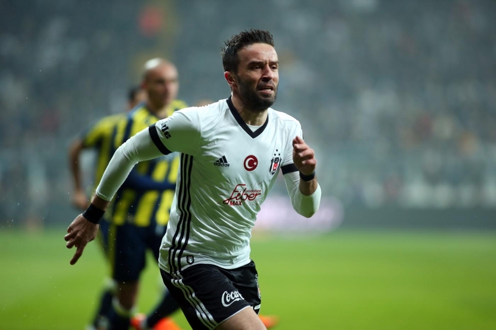 Beşiktaş, Fenerbahçe'yi Dolmabahçe'de devirdi! İşte karşılaşmadan görüntüler... - Görsel 1