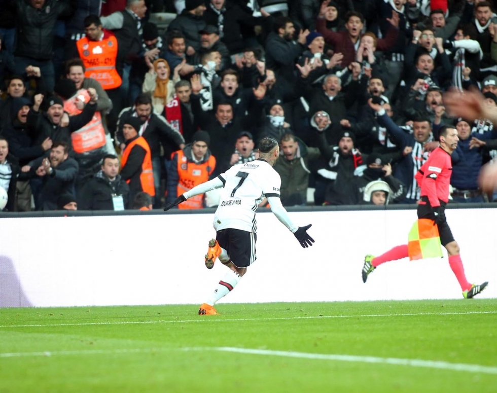 Beşiktaş, Fenerbahçe'yi Dolmabahçe'de devirdi! İşte karşılaşmadan görüntüler... - Görsel 22