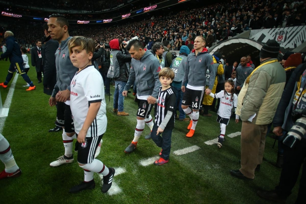 Beşiktaş, Fenerbahçe'yi Dolmabahçe'de devirdi! İşte karşılaşmadan görüntüler... - Görsel 27