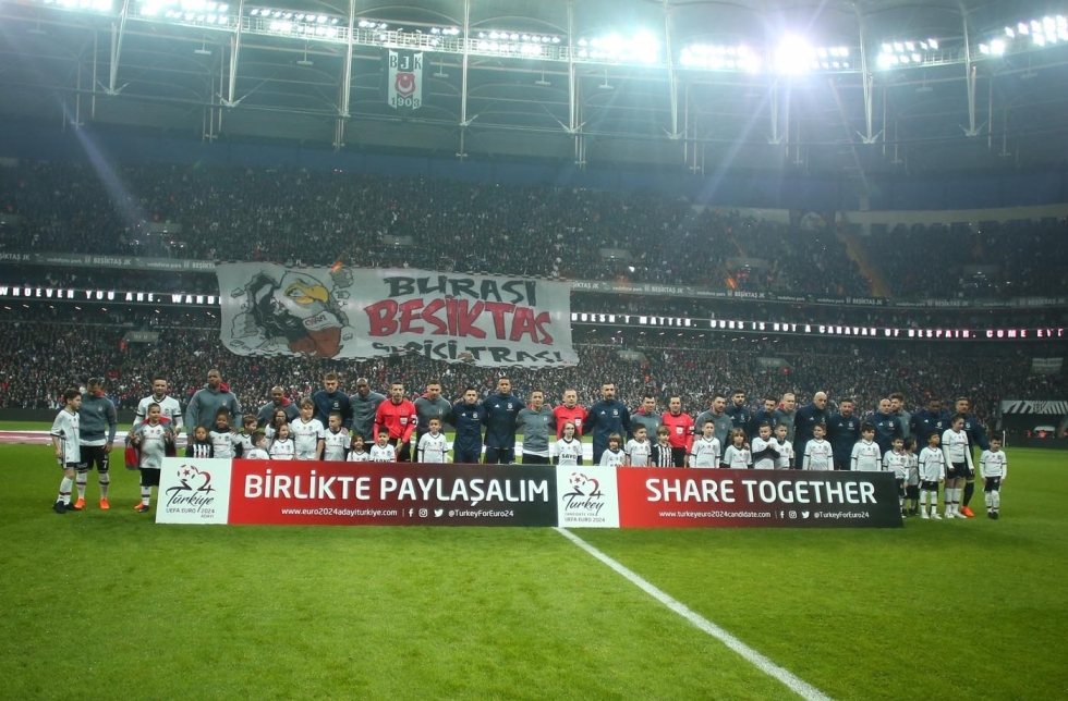 Beşiktaş, Fenerbahçe'yi Dolmabahçe'de devirdi! İşte karşılaşmadan görüntüler... - Görsel 28