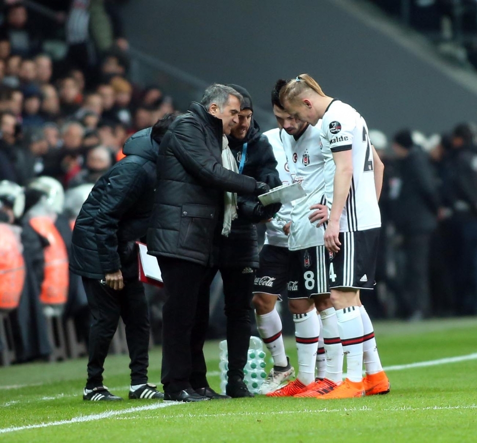 Beşiktaş, Fenerbahçe'yi Dolmabahçe'de devirdi! İşte karşılaşmadan görüntüler... - Görsel 35