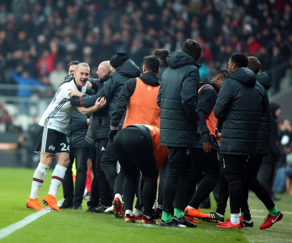 Beşiktaş, Fenerbahçe'yi Dolmabahçe'de devirdi! İşte karşılaşmadan görüntüler... - Görsel 39