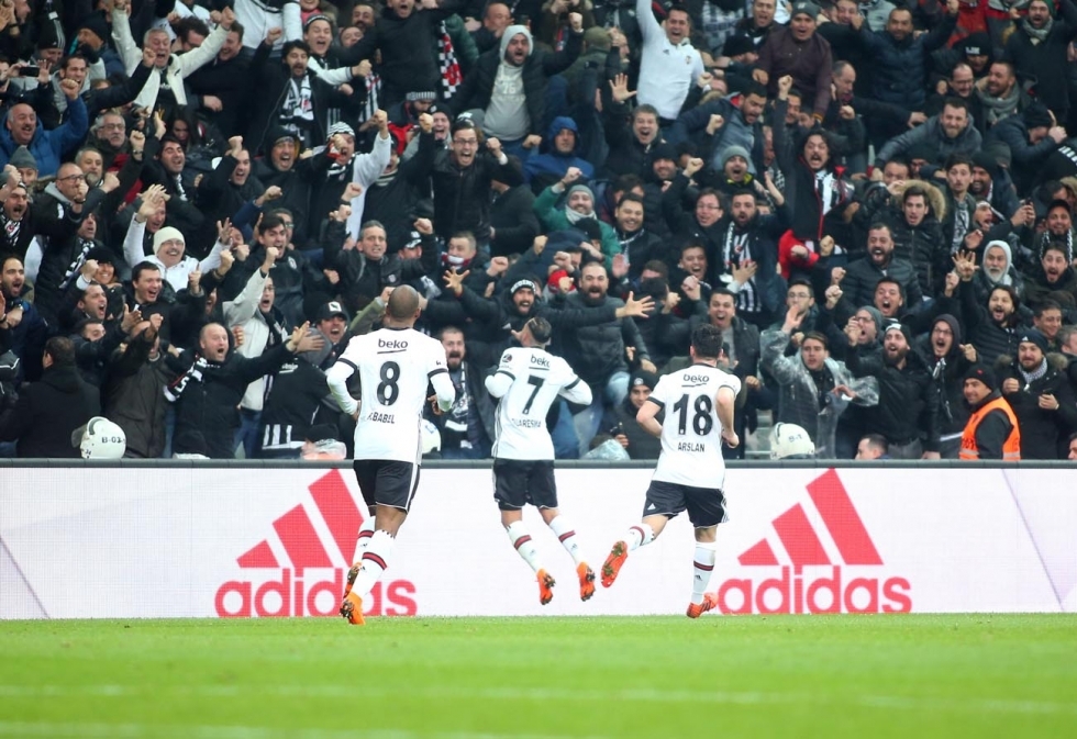 Beşiktaş, Fenerbahçe'yi Dolmabahçe'de devirdi! İşte karşılaşmadan görüntüler... - Görsel 43