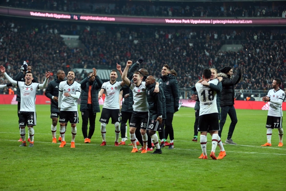 Beşiktaş, Fenerbahçe'yi Dolmabahçe'de devirdi! İşte karşılaşmadan görüntüler... - Görsel 45
