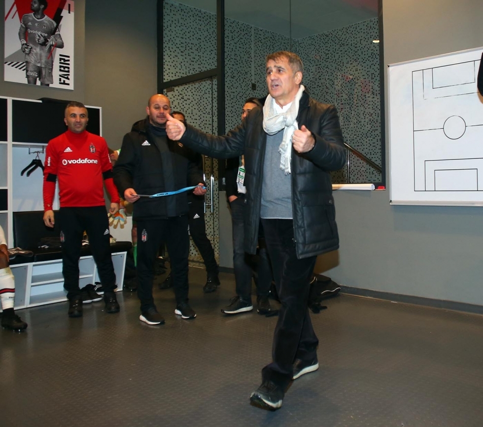 Beşiktaş, Fenerbahçe'yi Dolmabahçe'de devirdi! İşte karşılaşmadan görüntüler... - Görsel 47