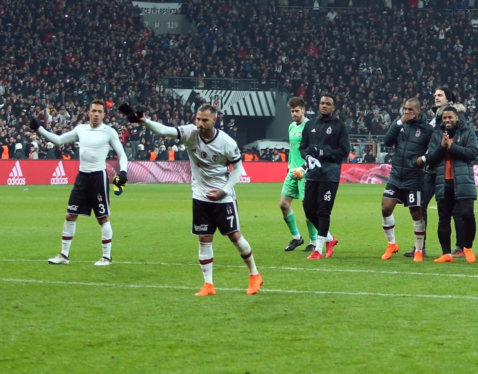 Beşiktaş, Fenerbahçe'yi Dolmabahçe'de devirdi! İşte karşılaşmadan görüntüler... - Görsel 64