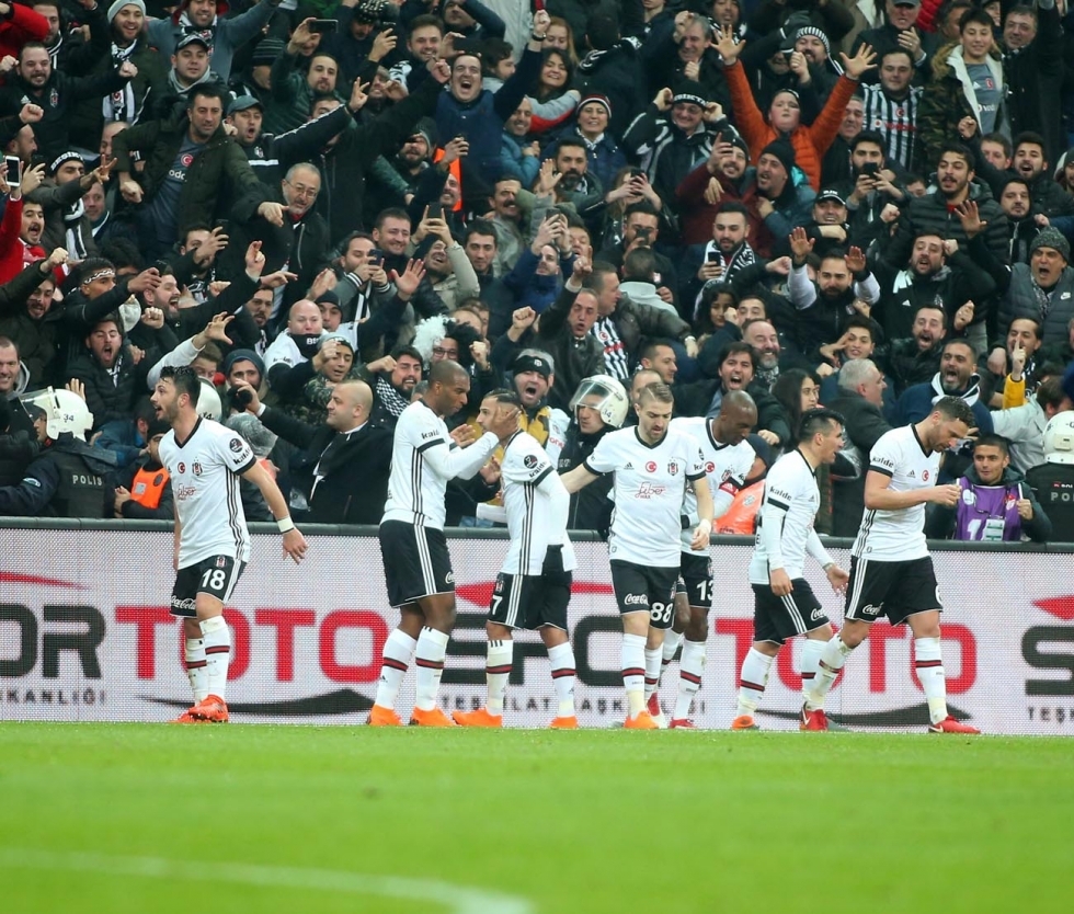 Beşiktaş, Fenerbahçe'yi Dolmabahçe'de devirdi! İşte karşılaşmadan görüntüler... - Görsel 67