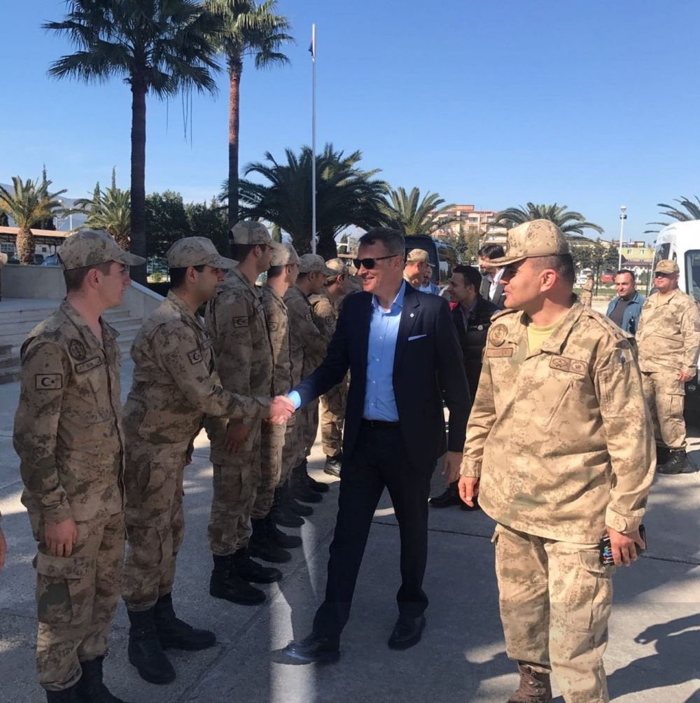 Fikret Orman ve siyah beyazlı oyuncular, Afrin'e destek için Hatay'da - Görsel 3