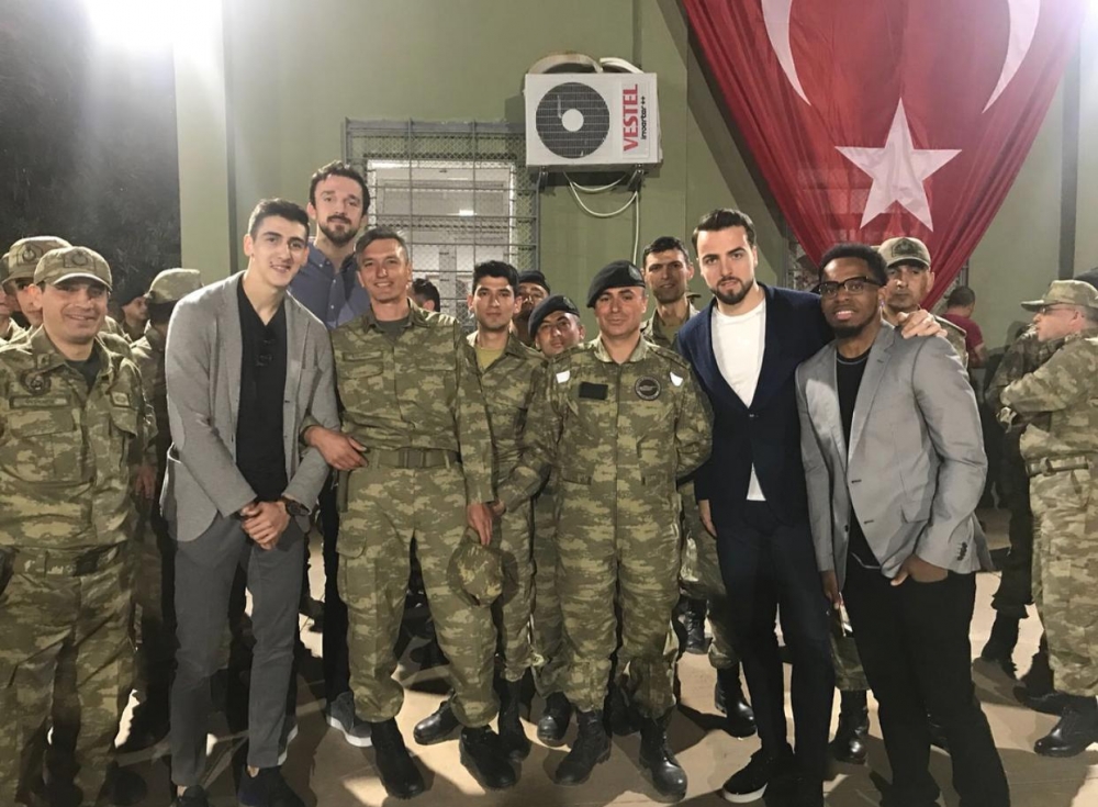 Fikret Orman ve siyah beyazlı oyuncular, Afrin'e destek için Hatay'da - Görsel 9