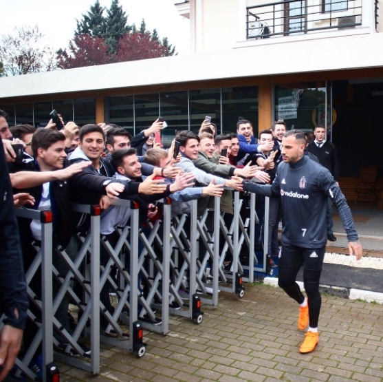 Beşiktaş antrenmanına taraftar ziyareti - Görsel 3