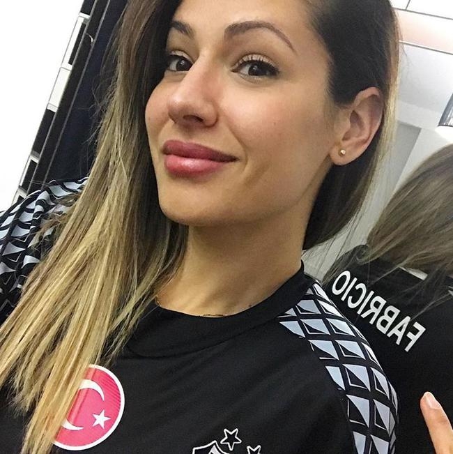 Fabri'nin eşi Adriana Reveron - Görsel 14