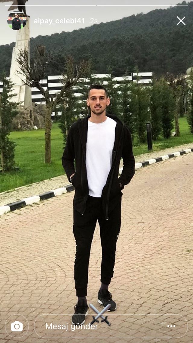 Siyah beyazlı futbolcuların bugün yaptıkları Instagram paylaşımları - Görsel 2