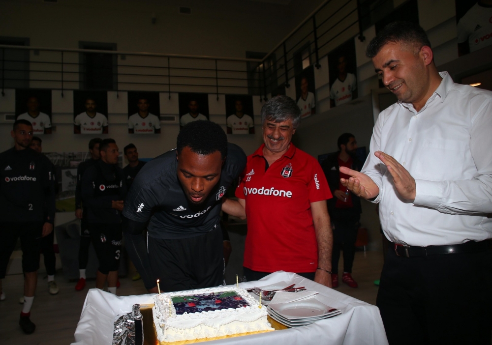 Cyle Larin'in doğum günü kutlandı! - Görsel 1