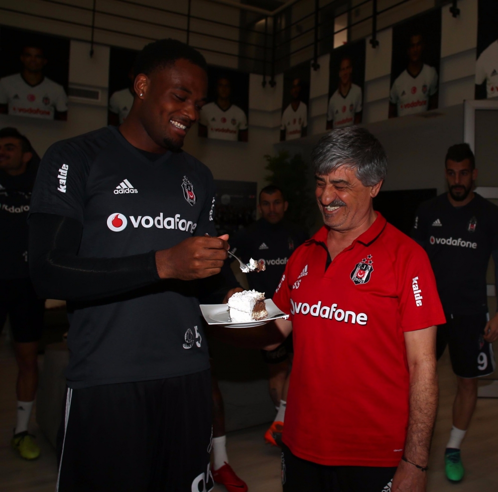 Cyle Larin'in doğum günü kutlandı! - Görsel 2