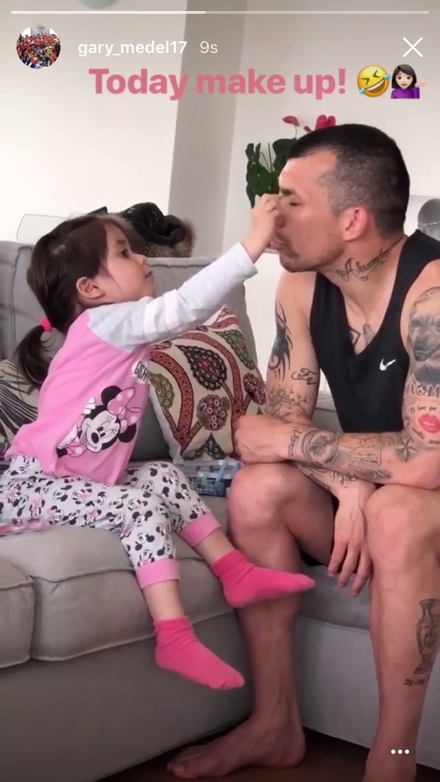 Siyah beyazlı futbolcuların bugün yaptıkları Instagram paylaşımları - Görsel 4