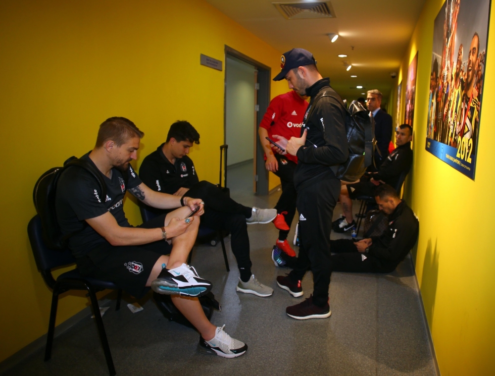 Taraftarlar siyah beyazlıları Nevzat Demir Tesisleri'nde karşıladı - Görsel 8