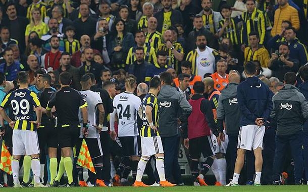 Dün akşam tatil edilen olaylı derbi hakkında yazılmış 22 köşe yazısı - Görsel 14