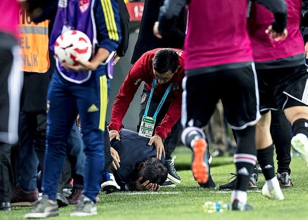 Dün akşam tatil edilen olaylı derbi hakkında yazılmış 22 köşe yazısı - Görsel 15