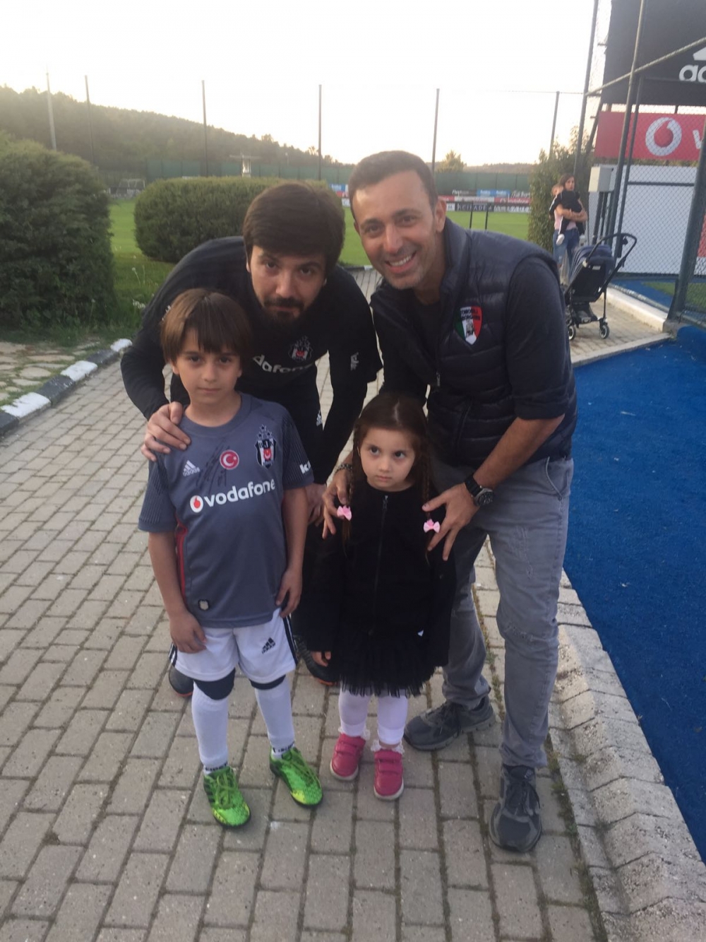 Mustafa Sandal, Beşiktaş'ın akşam idmanını izledi - Görsel 1