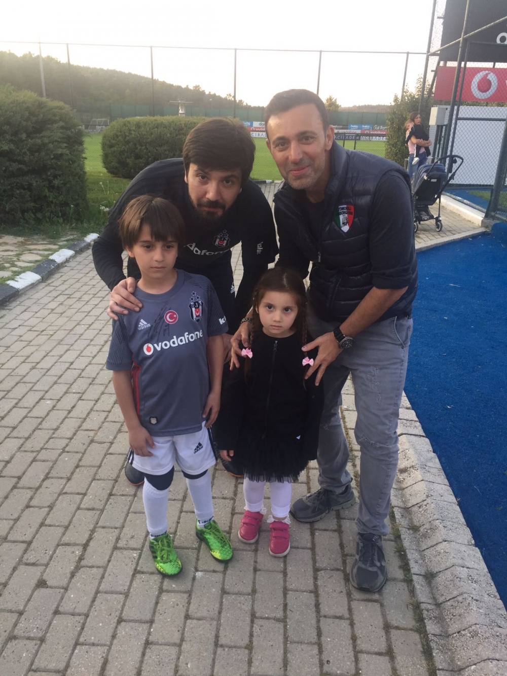 Mustafa Sandal, Beşiktaş'ın akşam idmanını izledi - Görsel 2