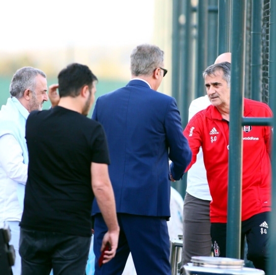 Beşiktaş Başkanı Fikret Orman antrenmanı izledi - Görsel 1