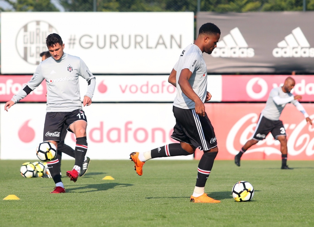 Beşiktaş sahada - Görsel 1