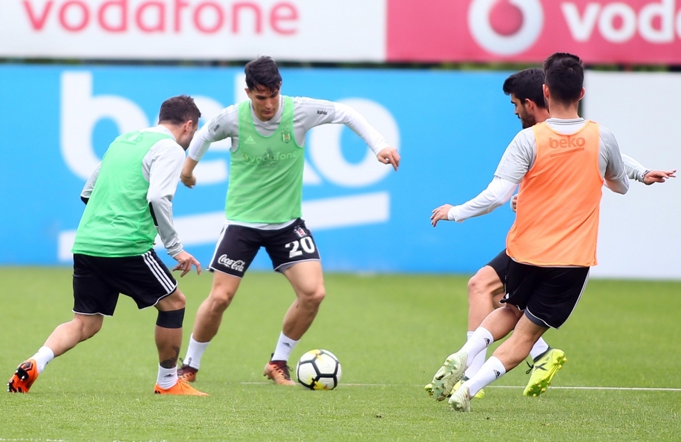 Beşiktaş'ın sabah antrenmanından kareler - Görsel 1