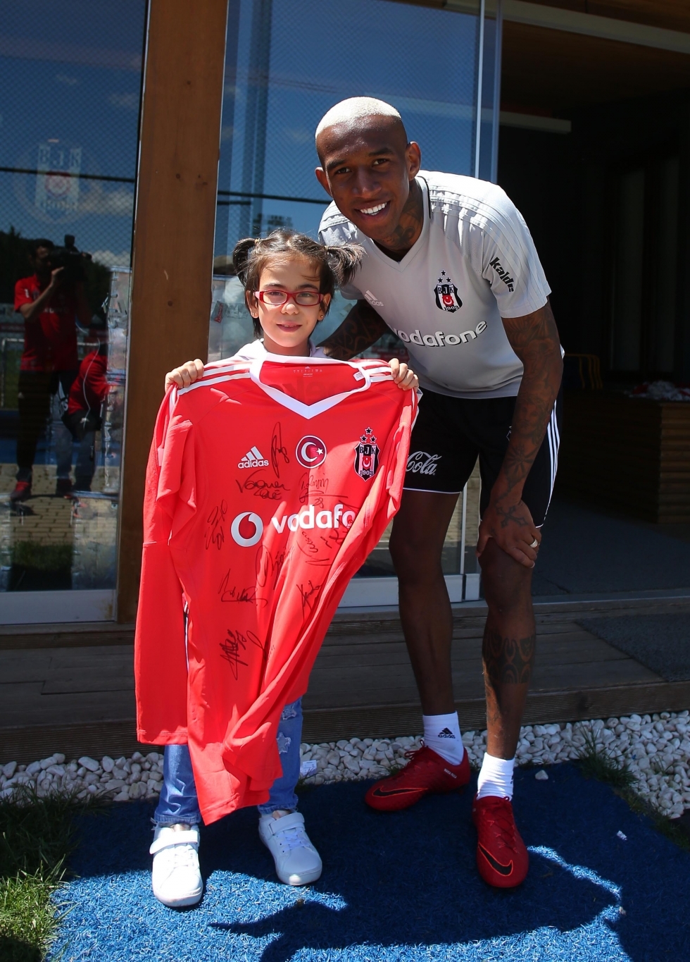 Şehit Uzman Çavuş Engin Üstün’ün kızı ve eşinden Beşiktaş Futbol Takımına ziyaret - Görsel 14