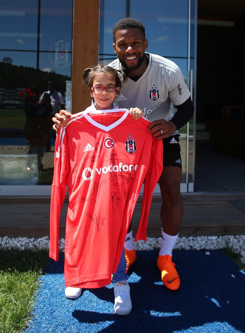 Şehit Uzman Çavuş Engin Üstün’ün kızı ve eşinden Beşiktaş Futbol Takımına ziyaret - Görsel 15