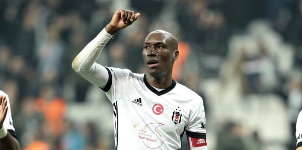 Beşiktaş’la sözleşme yenilemeyeceği konuşulan Atiba Hutchinson! 5 koca yıl, 2 kupa, 3 çocuk - Görsel 1