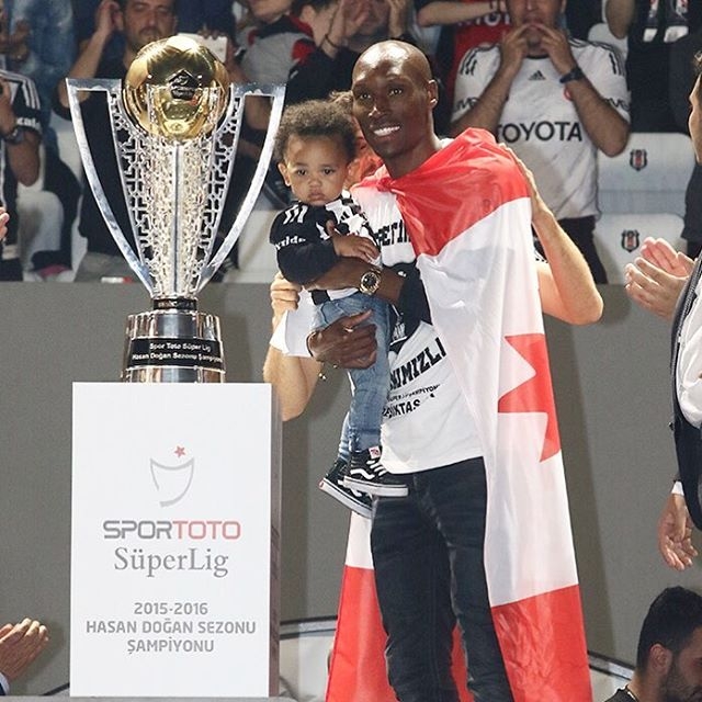 Beşiktaş’la sözleşme yenilemeyeceği konuşulan Atiba Hutchinson! 5 koca yıl, 2 kupa, 3 çocuk - Görsel 11