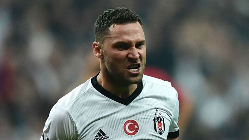O bir stoper, o bir görev adamı, o bir Sırp Tankı. O... Dusko Tosic  - Görsel 1