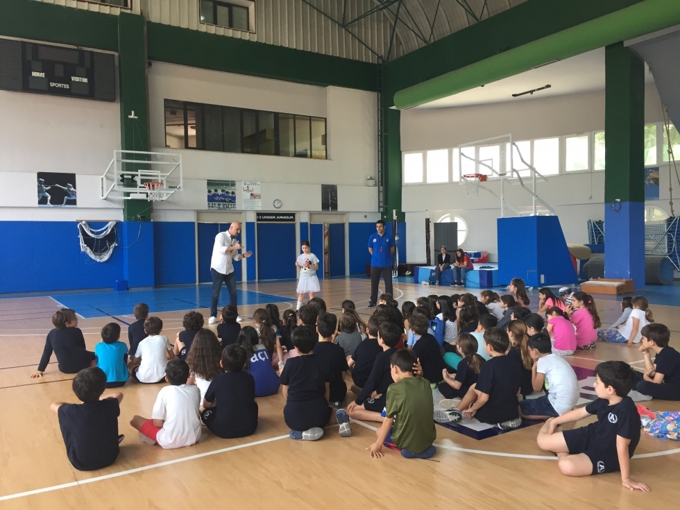 Beşiktaş Sompo Japan'ın yardımcı antrenörü Gökhan Güney, öğrencilerle bir araya geldi - Görsel 3