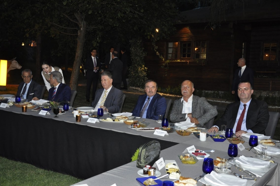 Fikret Orman Kulüpler Birliği Vakfı üyelerine iftar daveti verdi! İşte davetten kareler... - Görsel 10