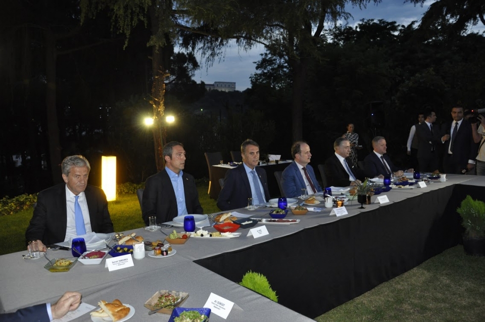 Fikret Orman Kulüpler Birliği Vakfı üyelerine iftar daveti verdi! İşte davetten kareler... - Görsel 11