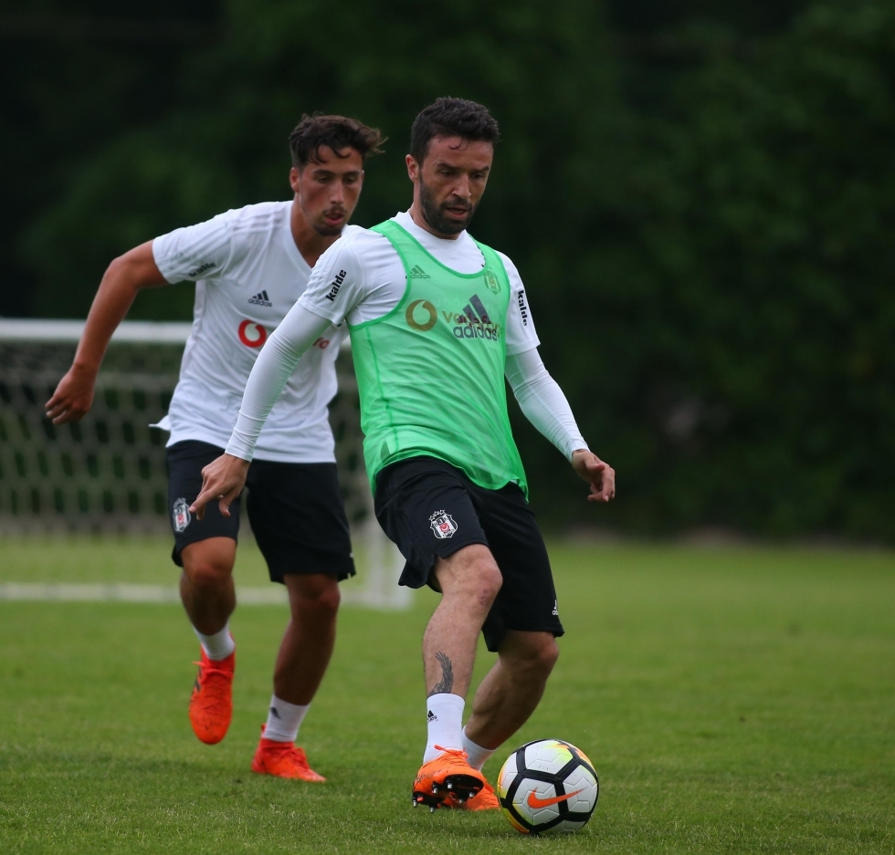 Beşiktaş yeni sezon hazırlıklarına başladı! İşte antrenmandan kareler... - Görsel 1