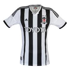 Beşiktaş’ın 2018-2019 sezonu formaları, Çarşamba günü tanıtılacak. Peki son 10 sezonun formaları nasıldı? İşte o formalar  - Görsel 10