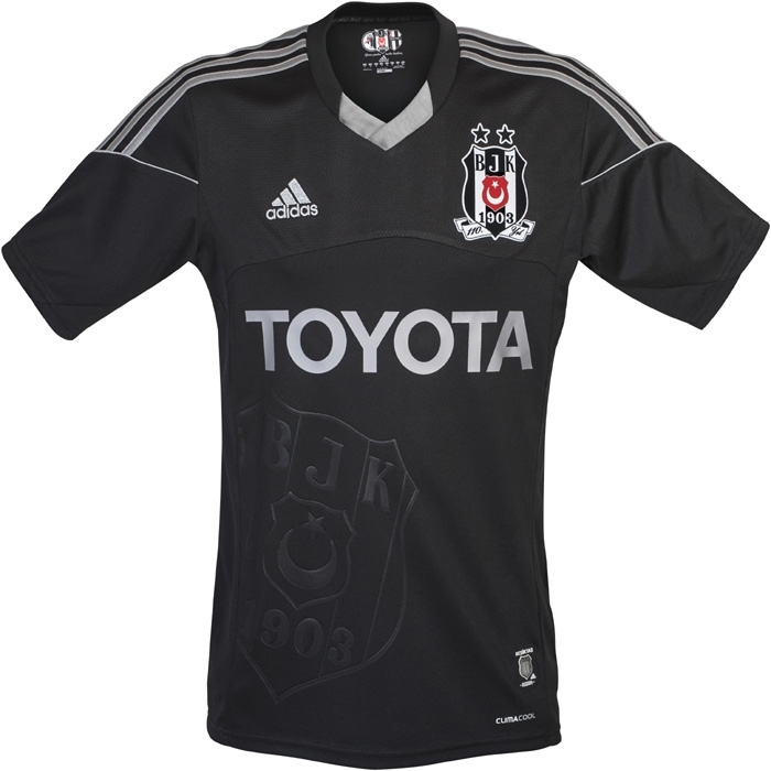 Beşiktaş’ın 2018-2019 sezonu formaları, Çarşamba günü tanıtılacak. Peki son 10 sezonun formaları nasıldı? İşte o formalar  - Görsel 11