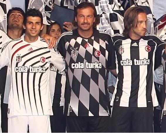 Beşiktaş’ın 2018-2019 sezonu formaları, Çarşamba günü tanıtılacak. Peki son 10 sezonun formaları nasıldı? İşte o formalar  - Görsel 3