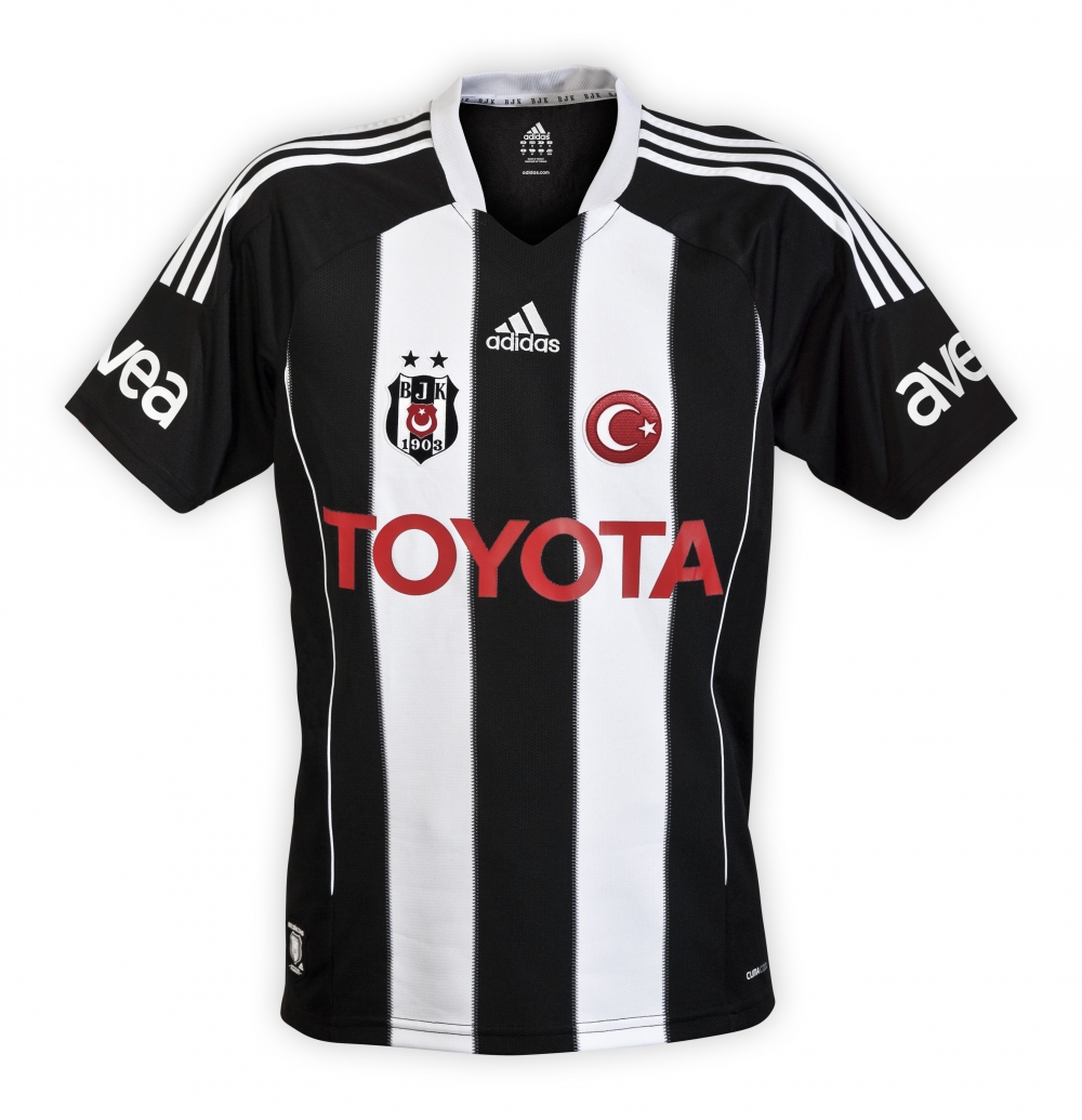 Beşiktaş’ın 2018-2019 sezonu formaları, Çarşamba günü tanıtılacak. Peki son 10 sezonun formaları nasıldı? İşte o formalar  - Görsel 6