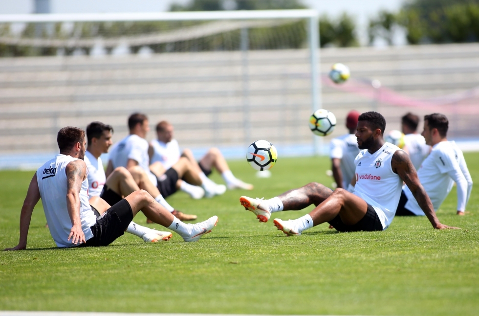 Beşiktaş Slovakya'da yeni sezon hazırlıklarını sürdürüyor. İşte antrenmandan kareler - Görsel 1