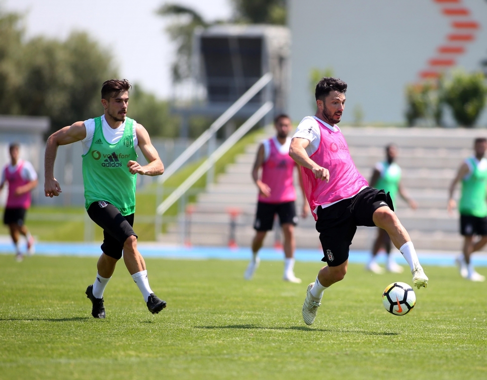 Beşiktaş Slovakya'da yeni sezon hazırlıklarını sürdürüyor. İşte antrenmandan kareler - Görsel 10