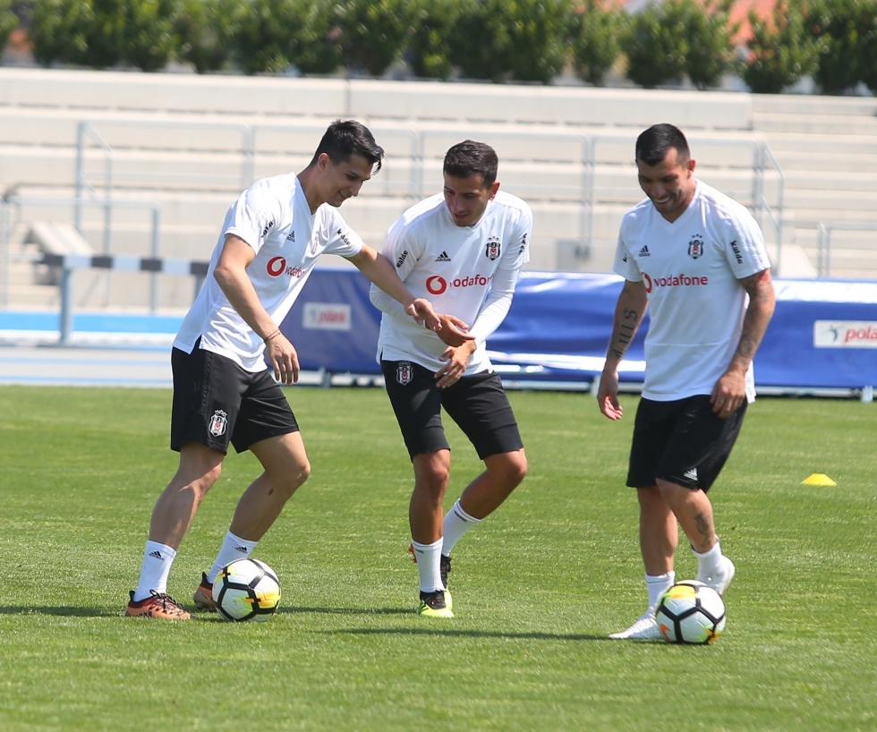 Beşiktaş Slovakya'da yeni sezon hazırlıklarını sürdürüyor. İşte antrenmandan kareler - Görsel 13