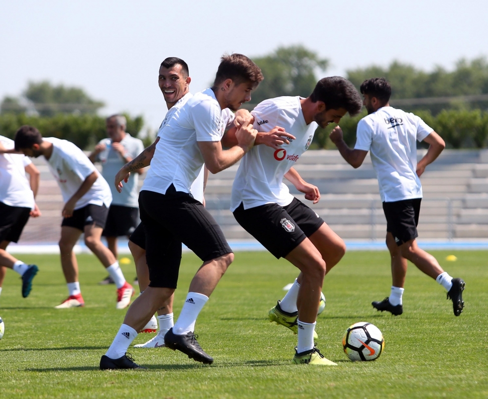 Beşiktaş Slovakya'da yeni sezon hazırlıklarını sürdürüyor. İşte antrenmandan kareler - Görsel 15
