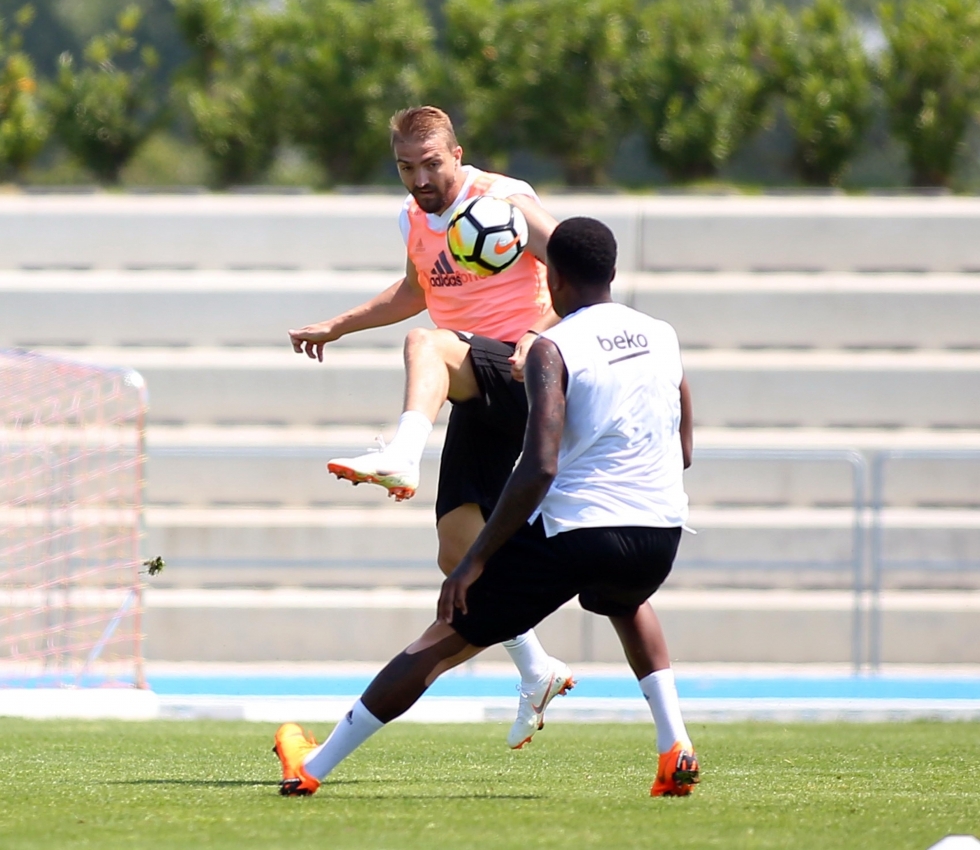 Beşiktaş Slovakya'da yeni sezon hazırlıklarını sürdürüyor. İşte antrenmandan kareler - Görsel 9